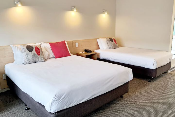 Room 2 of 73