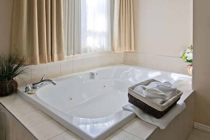1 King Bed (1 of 14)