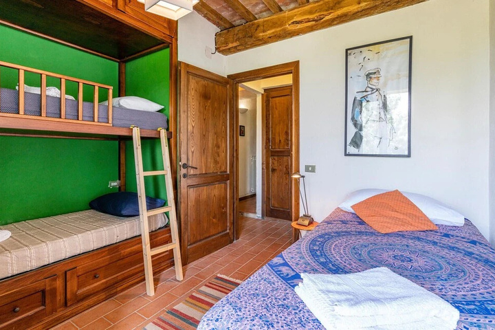 Room 2 of 16