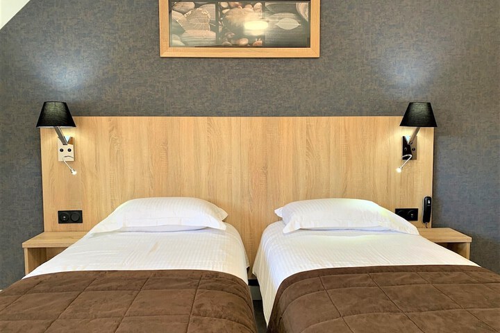 Room 11 of 77