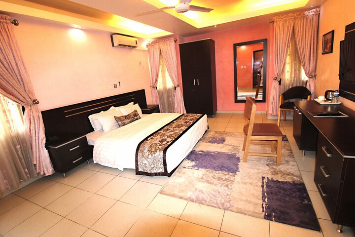 Room 12 of 68