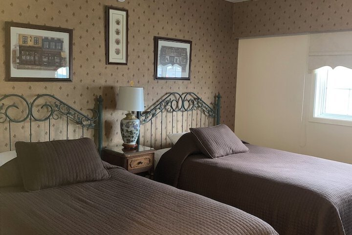 Room 8 of 33