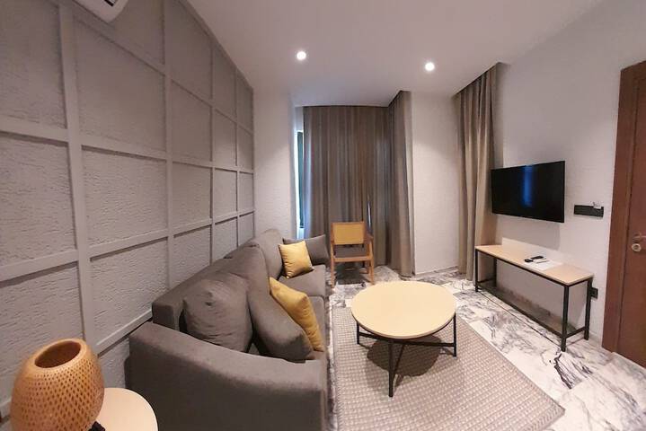 Room 4 of 73