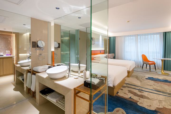 Room 52 of 67