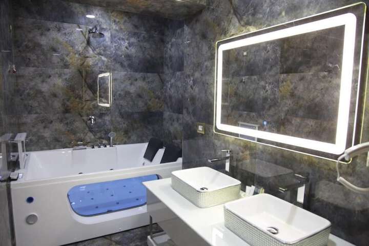 Room 32 of 58