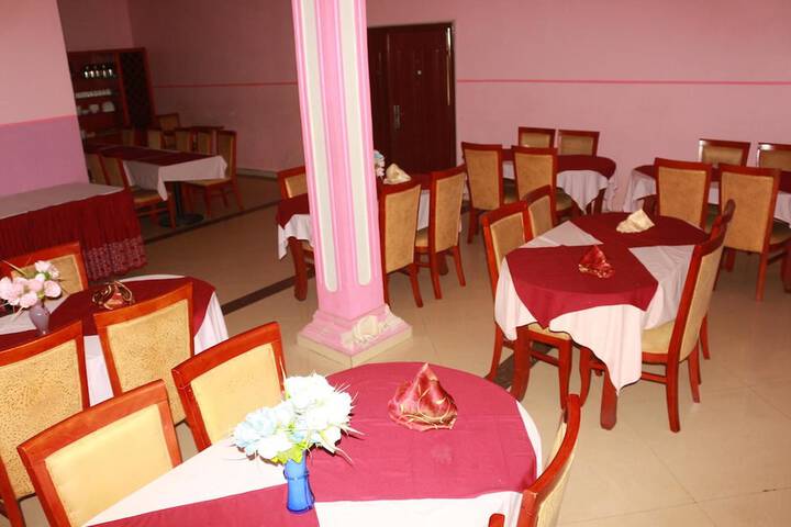 Dining 18 of 18