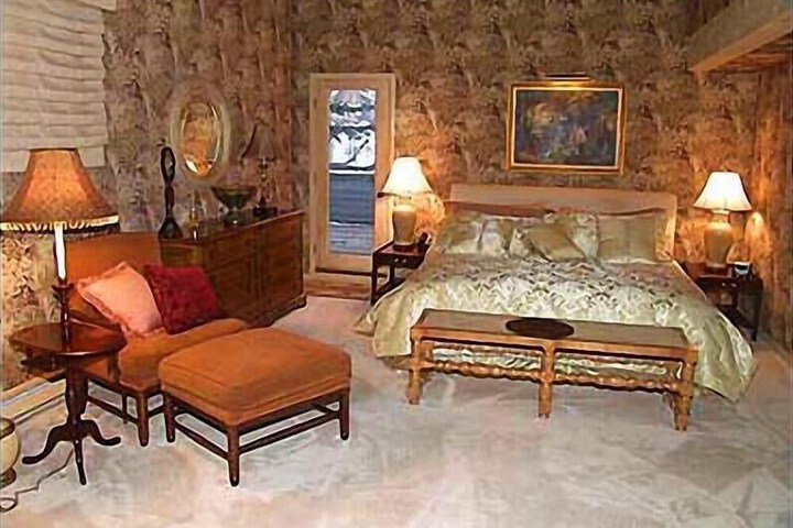 Room 2 of 24