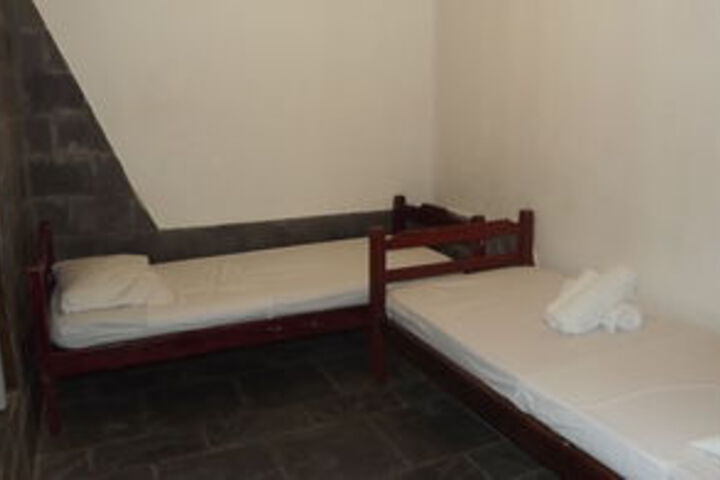 Room 32 of 48