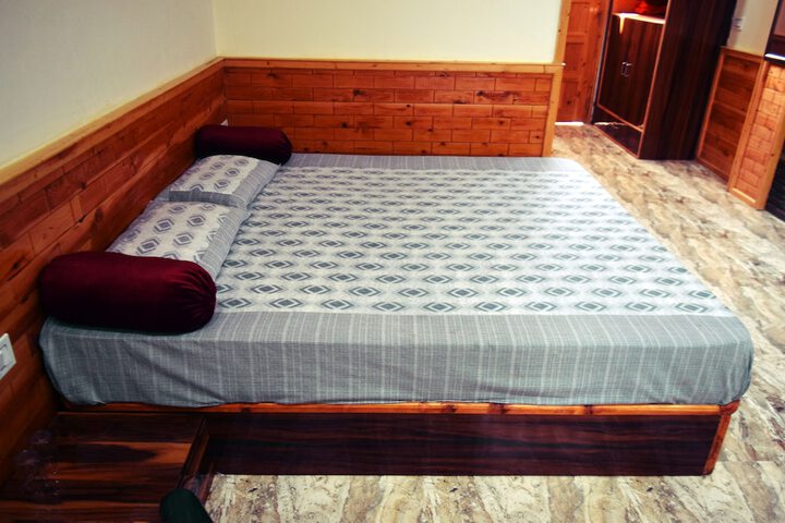 Room 5 of 33