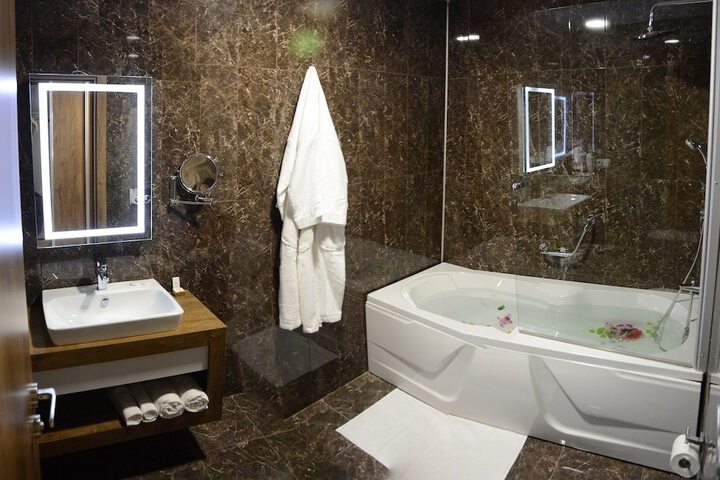 Room 4 of 49