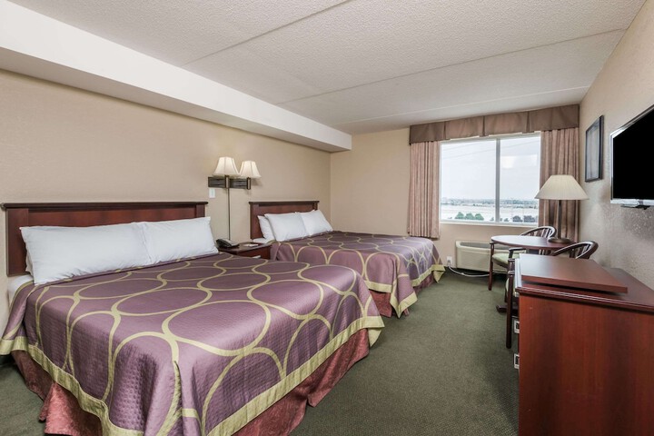 2 Queen Beds (8 of 8)