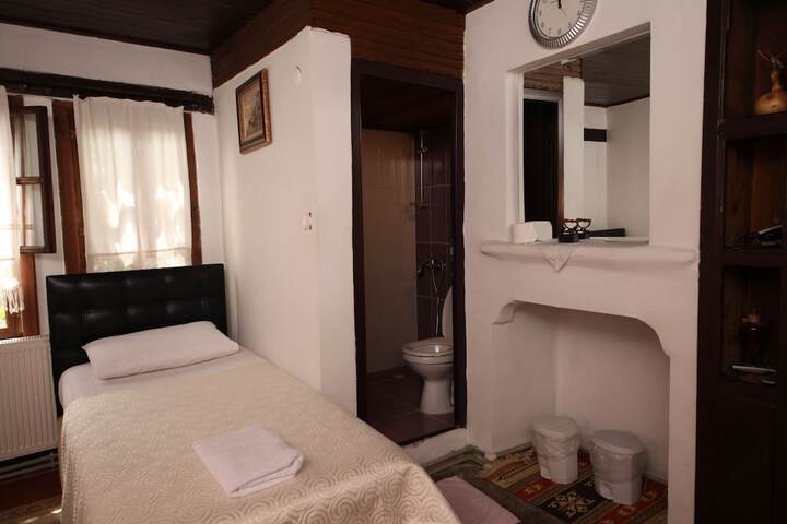 Room 3 of 46