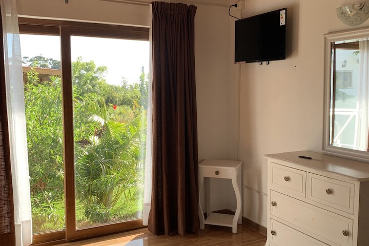 Room 4 of 157