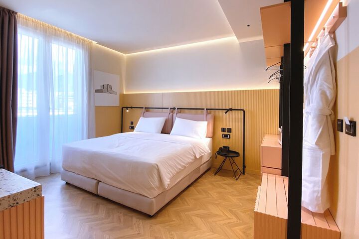 Room 3 of 48
