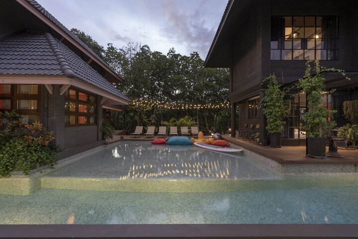 Pool 181 of 219