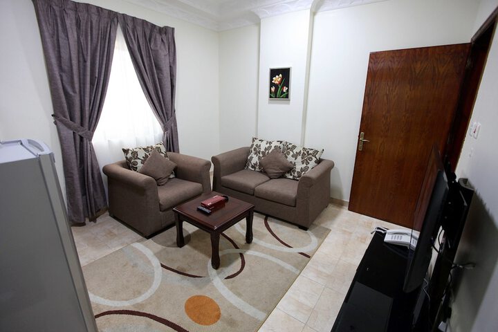 Lounge 38 of 63