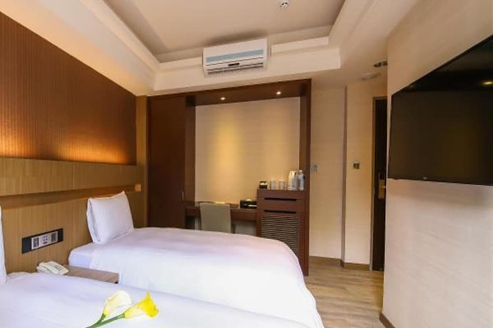 Room 37 of 72