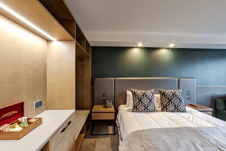 Room 32 of 59