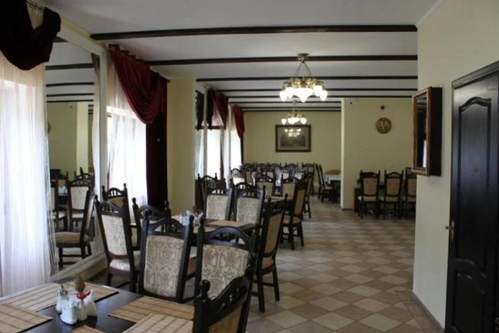 Dining 18 of 21