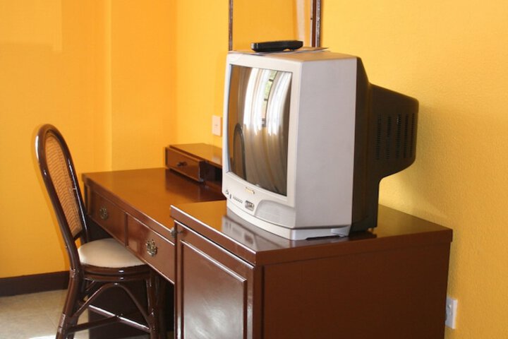 Room 17 of 34