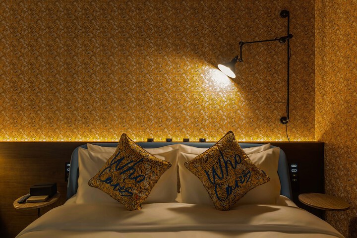 Room 3 of 44