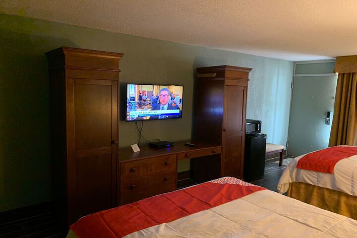 2 Double Beds (10 of 10)