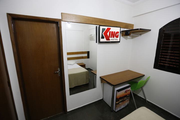 Room 8 of 34