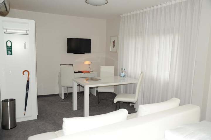 Room 4 of 46
