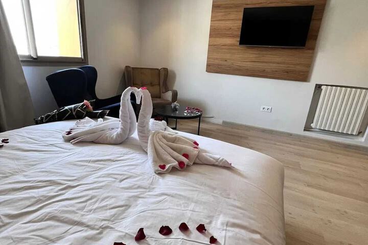 Room 8 of 17