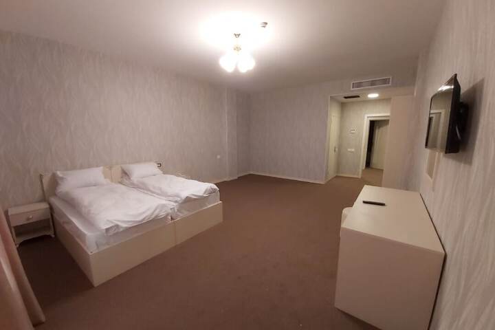 Room 5 of 19