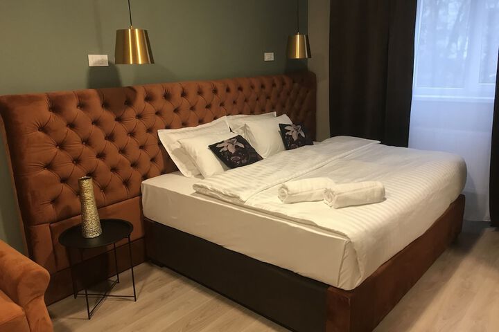 Room 13 of 27