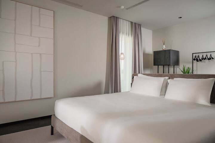 Room 42 of 85