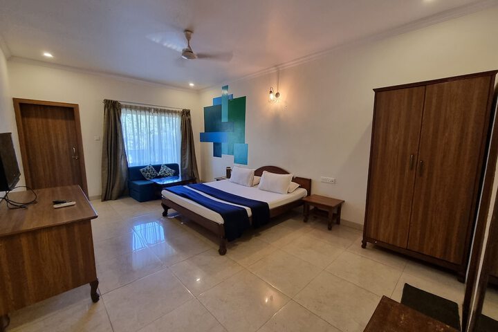 Room 8 of 38
