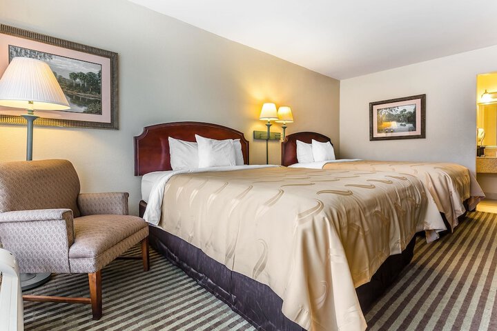 2 Queen Beds (3 of 8)