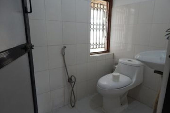 Room 4 of 33
