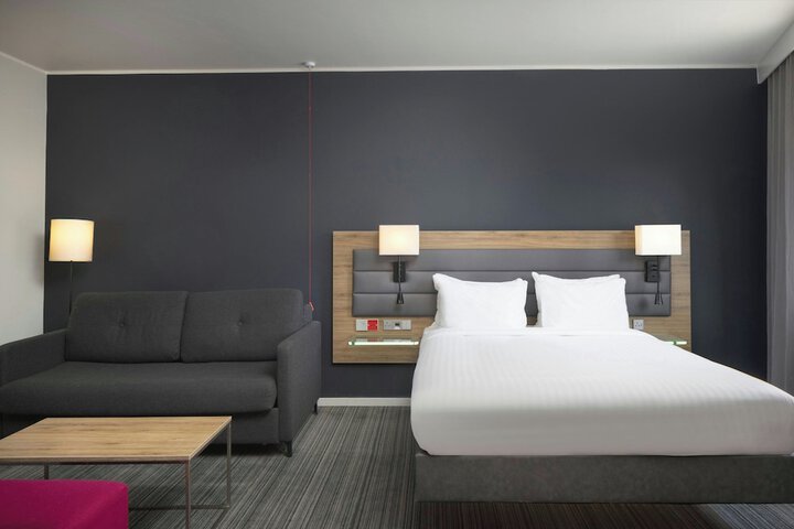 Room 35 of 103