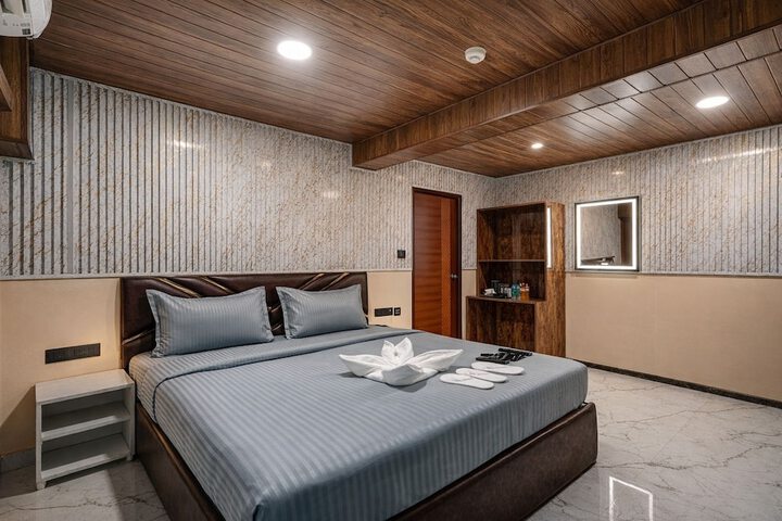Room 13 of 35
