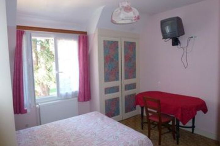 Room 6 of 11