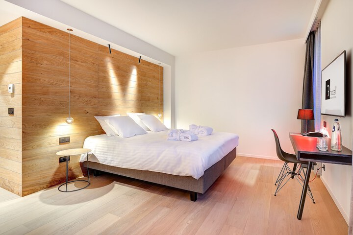 Room 9 of 50