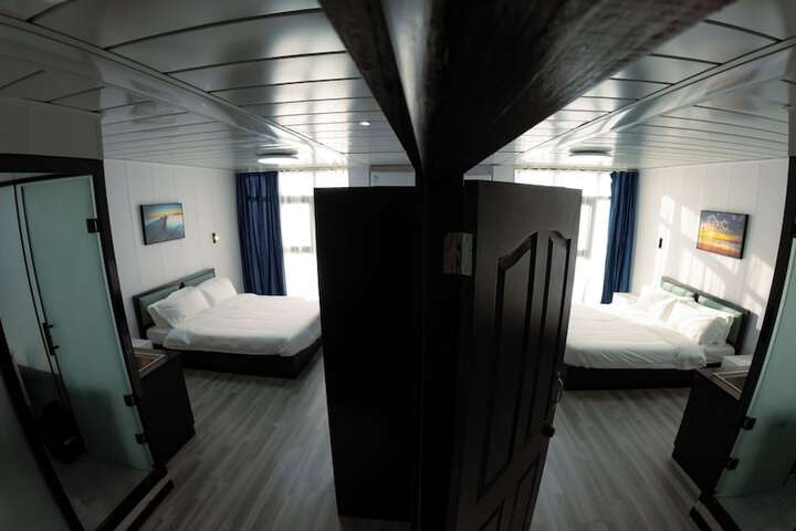 Room 10 of 18