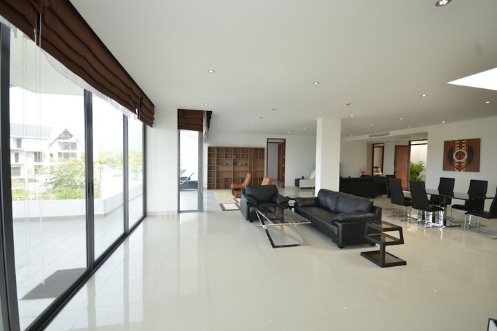 Room 15 of 102