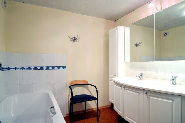 Room 9 of 20