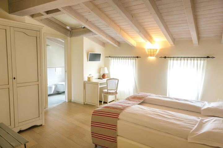Room 4 of 75