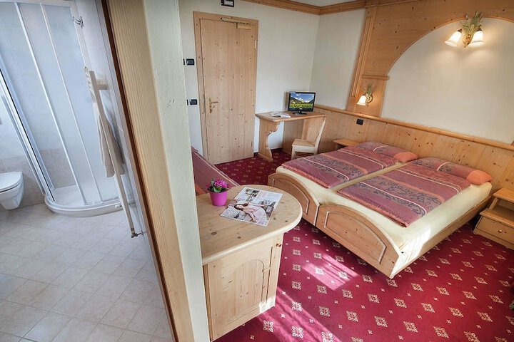 Room 12 of 24