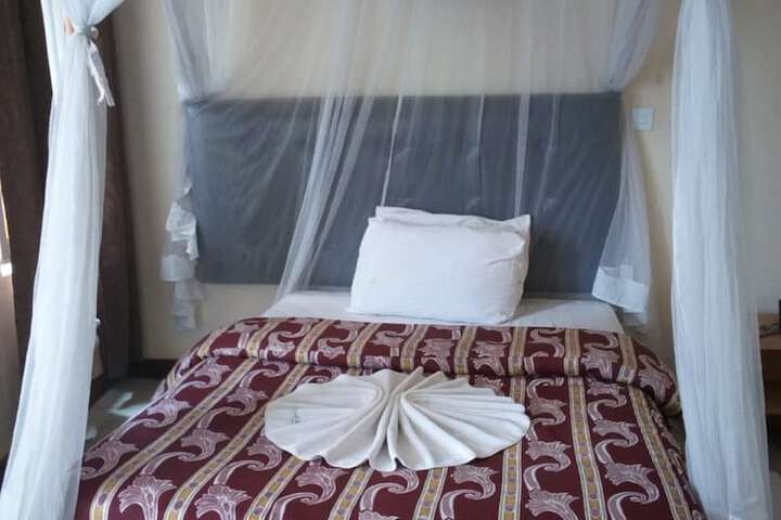 Room 4 of 18
