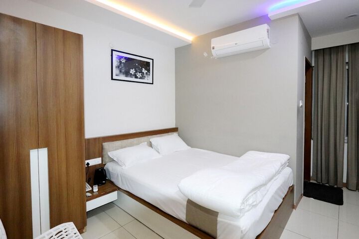 Room 4 of 17