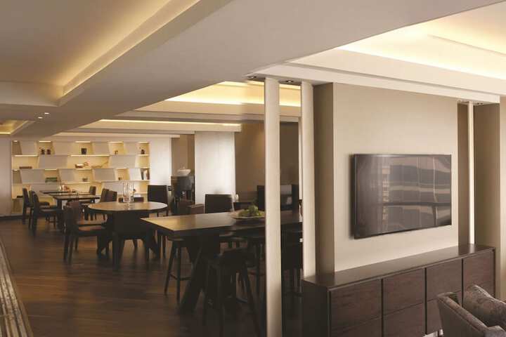 Lounge 77 of 119
