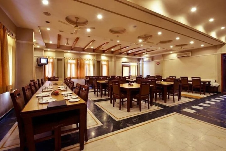 Dining 10 of 18
