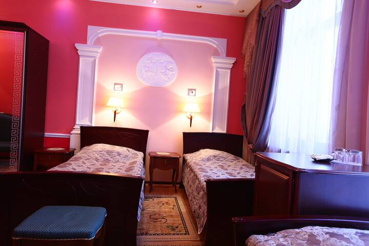 Room 15 of 33