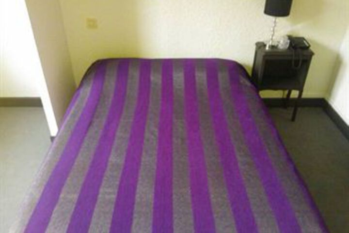 Room 6 of 15